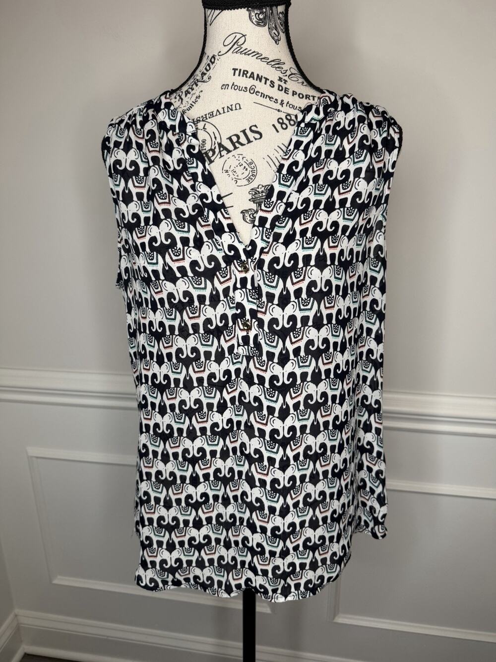 Banana Republic Sleeveless Blouse Med Semi-Sheer With Elephant Print V-Neck